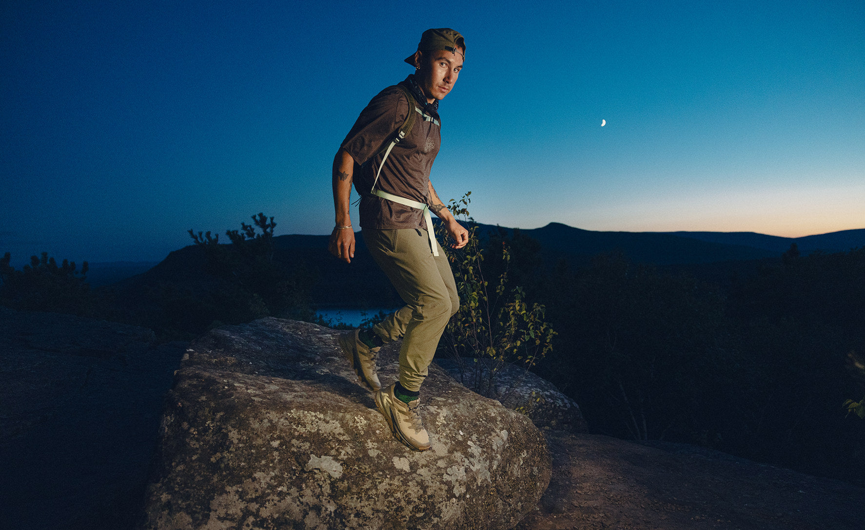 Men's Targhee Apex Waterproof Hiking Shoe | Abbey Stone/Gold Flame - Image 7