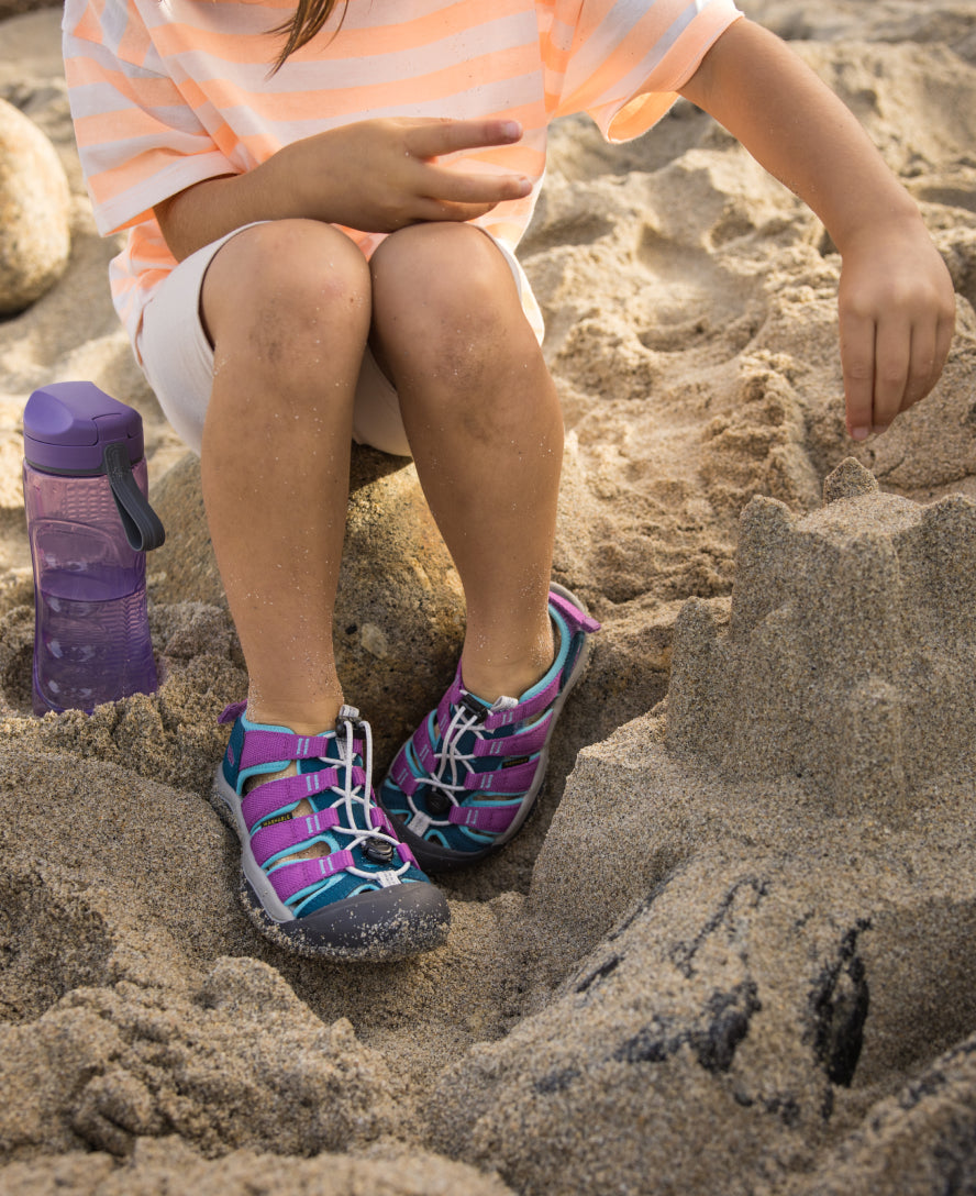 Big Kids' Newport Boundless Sandal | Black/Precious Blue - Image 9
